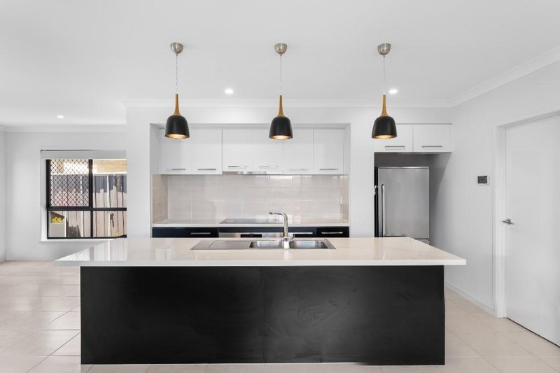 Photo - 332 Waller Road, Park Ridge QLD 4125 - Image 3