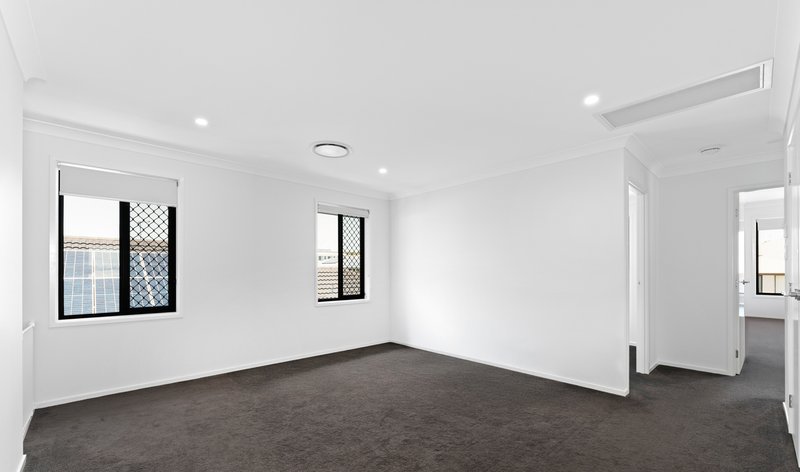 Photo - 332 Waller Road, Park Ridge QLD 4125 - Image 6