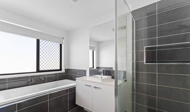 Photo - 332 Waller Road, Park Ridge QLD 4125 - Image 7