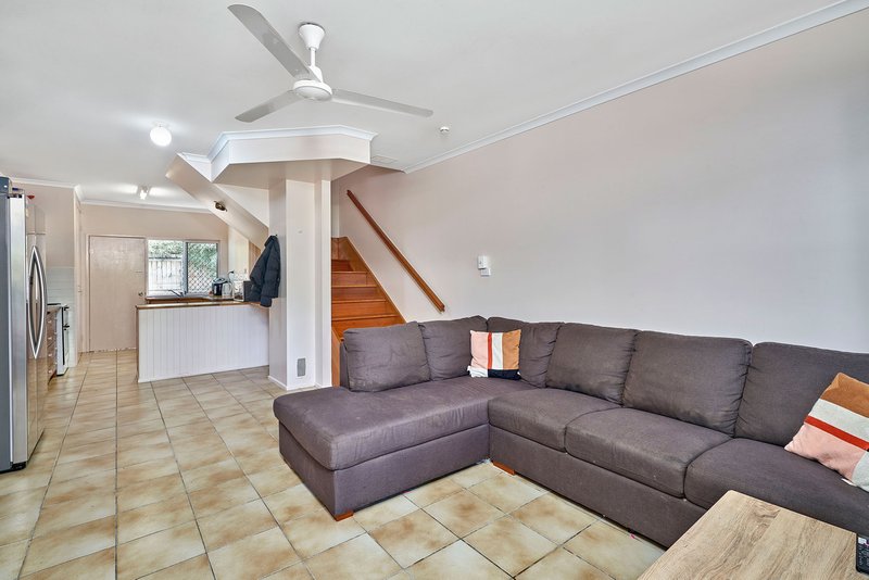 Photo - 3/33-35 Fairweather Street, Yorkeys Knob QLD 4878 - Image 2