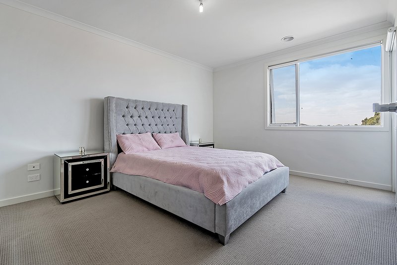 Photo - 3/33 Kirkstead Grove, Craigieburn VIC 3064 - Image 5