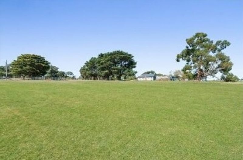 Photo - 333 Yan Yean Rd , Plenty VIC 3090 - Image 2