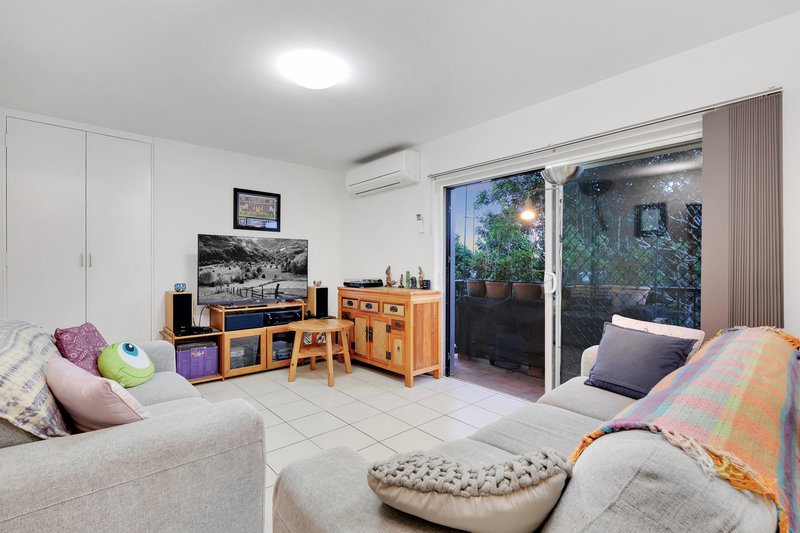 Photo - 3/34 Miles Street, Clayfield QLD 4011 - Image 4