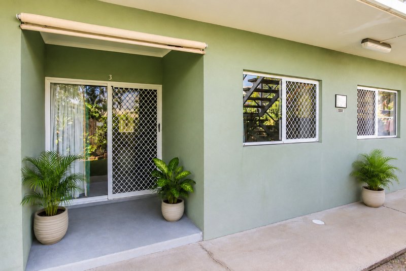 Photo - 3/346-348 Mccoombe Street, Mooroobool QLD 4870 - Image 2
