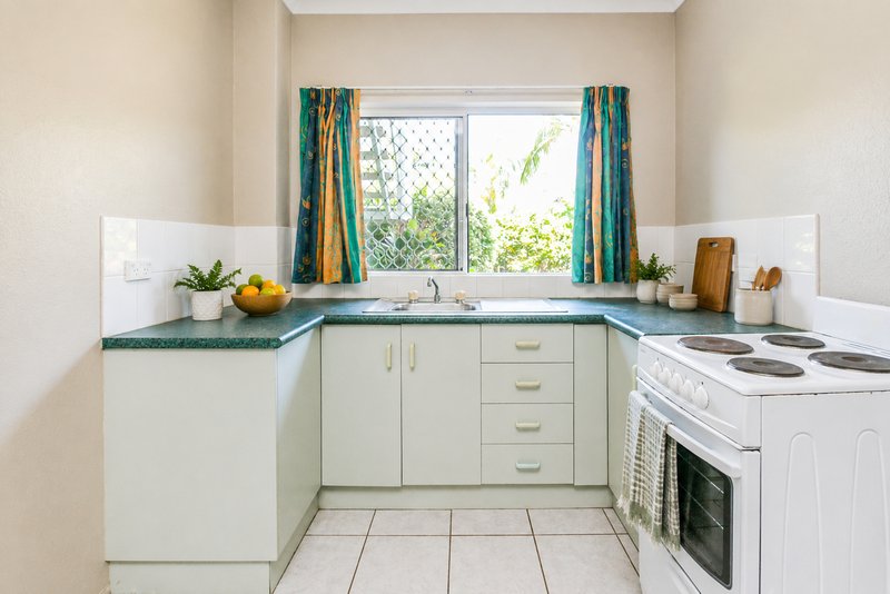 Photo - 3/346-348 Mccoombe Street, Mooroobool QLD 4870 - Image 4