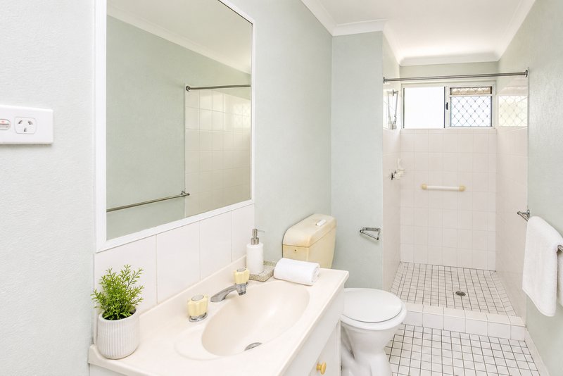 Photo - 3/346-348 Mccoombe Street, Mooroobool QLD 4870 - Image 7