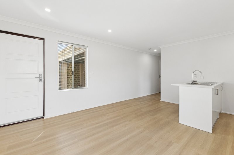 Photo - 334A Marangaroo Drive, Koondoola WA 6064 - Image 7