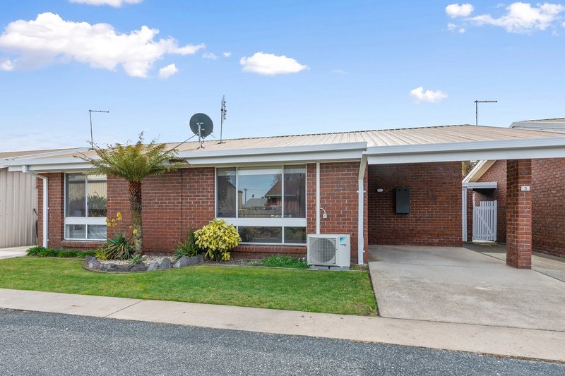 Photo - 3/35 Carpenter Street, Lakes Entrance VIC 3909 - Image 2