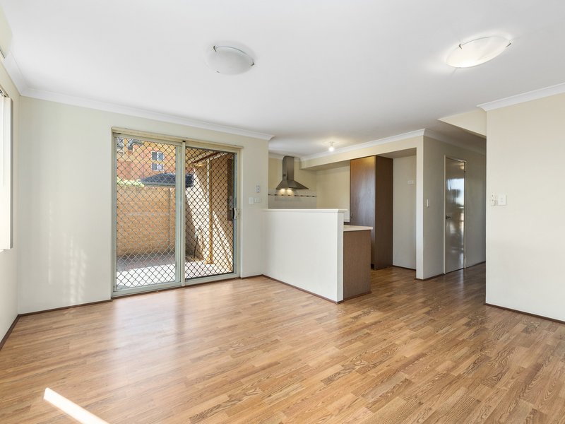 Photo - 3/35 Henry Street, East Cannington WA 6107 - Image 6