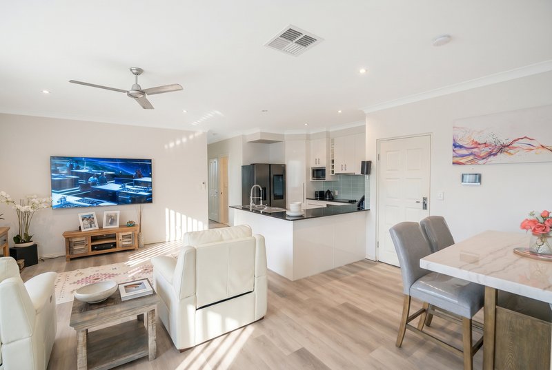 Photo - 3/35 Queen Street, Bongaree QLD 4507 - Image 4