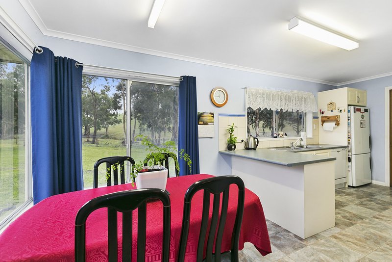 Photo - 335 Station Road, Wesburn VIC 3799 - Image 4