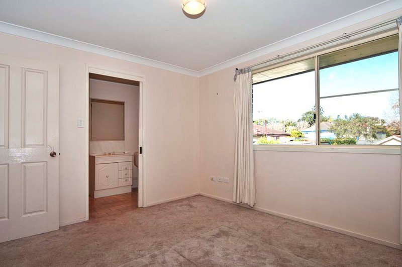 Photo - 3/355 Tor Street, Wilsonton QLD 4350 - Image 5