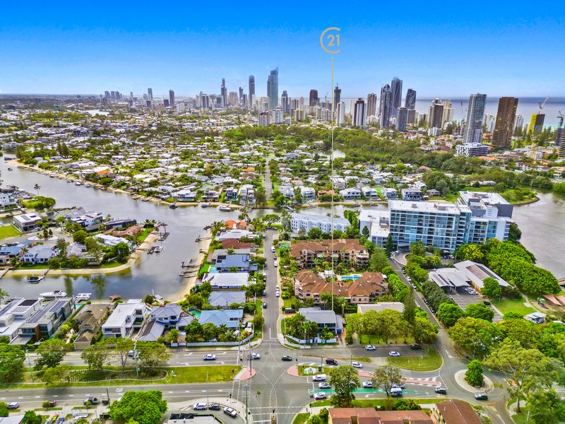 Photo - 3/37 T E Peters Drive, Broadbeach Waters QLD 4218 - Image 5