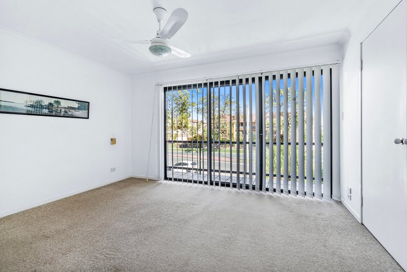 Photo - 3/37 T E Peters Drive, Broadbeach Waters QLD 4218 - Image 9