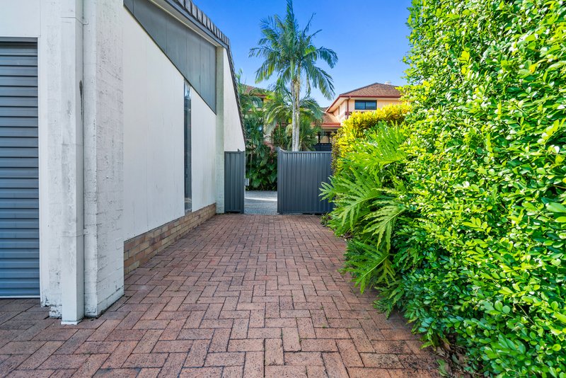 Photo - 3/37 T E Peters Drive, Broadbeach Waters QLD 4218 - Image 17