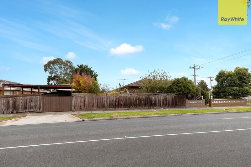 Photo - 337 Taylors Road, Kings Park VIC 3021 - Image 3