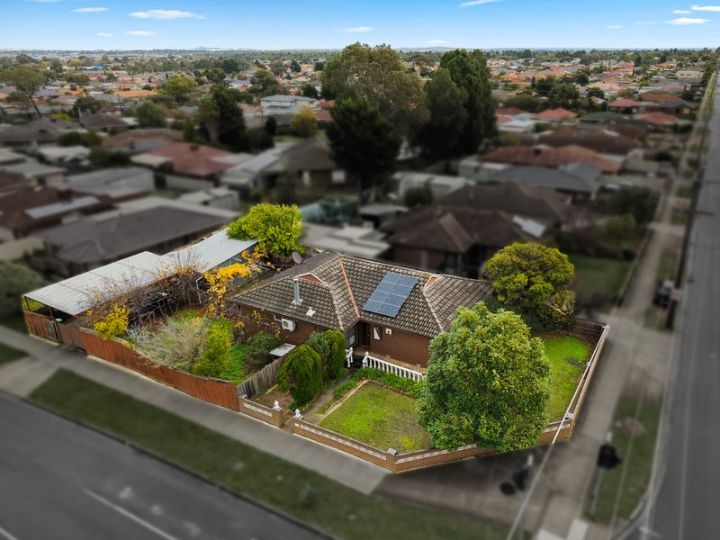 Photo - 337 Taylors Road, Kings Park VIC 3021 - Image 3