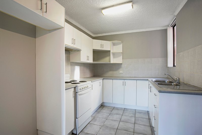 Photo - 3/38-40 Castlereagh Street, Penrith NSW 2750 - Image 2