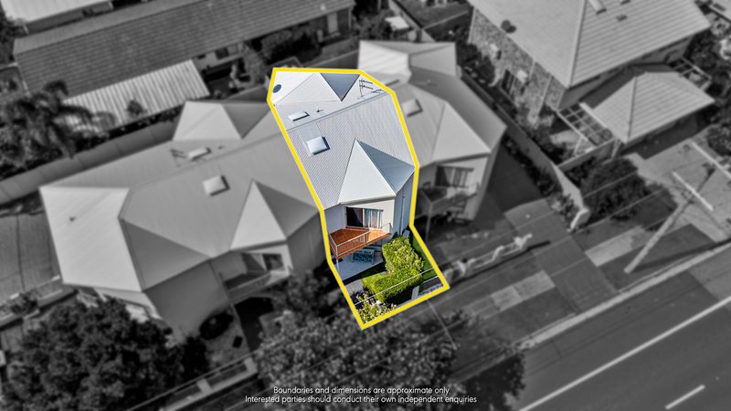 Photo - 3/38 Abalone Avenue, Paradise Point QLD 4216 - Image 2