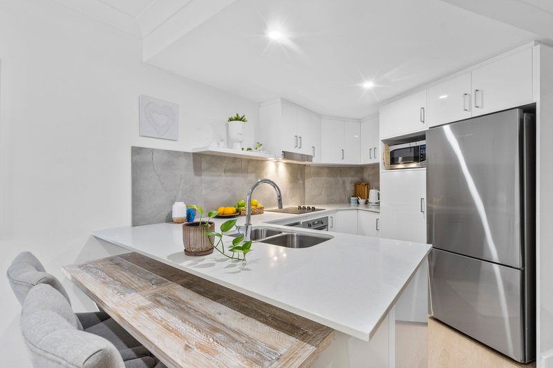 Photo - 3/38 Abalone Avenue, Paradise Point QLD 4216 - Image 4