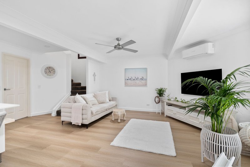 Photo - 3/38 Abalone Avenue, Paradise Point QLD 4216 - Image 6