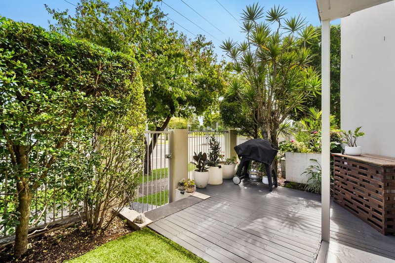 Photo - 3/38 Abalone Avenue, Paradise Point QLD 4216 - Image 16