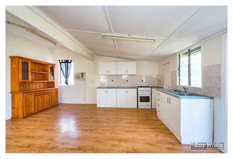 Photo - 338 East Street, Depot Hill QLD 4700 - Image 5