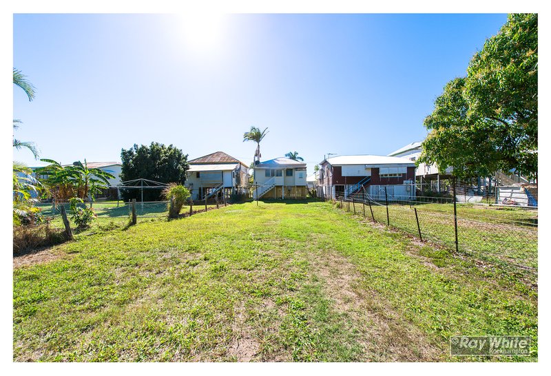 Photo - 338 East Street, Depot Hill QLD 4700 - Image 19