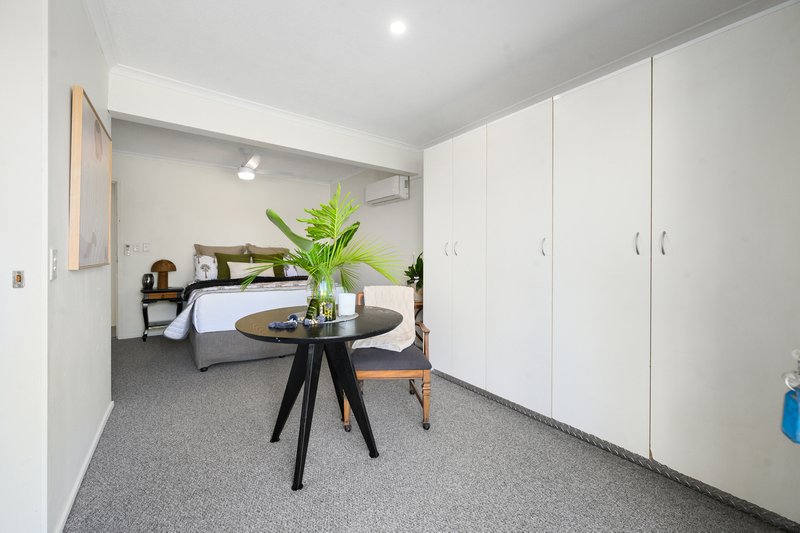 Photo - 338 Government Road, Labrador QLD 4215 - Image 14