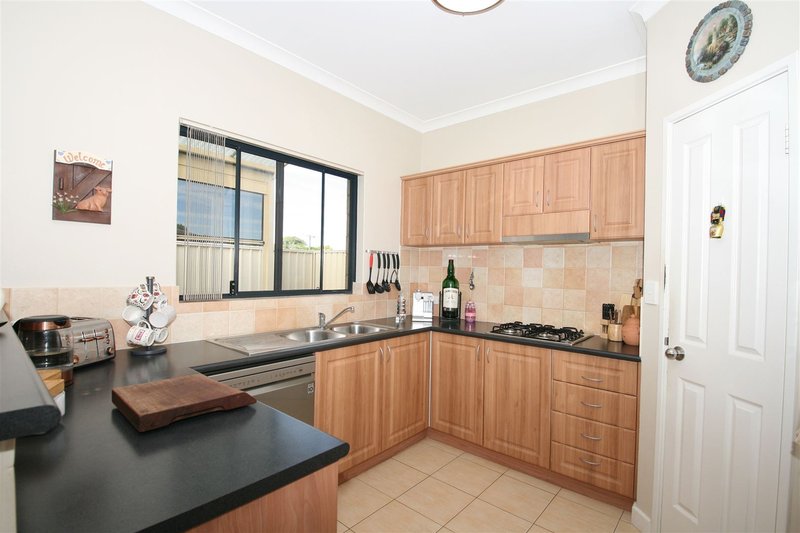 Photo - 3/38 Lewington Street, Rockingham WA 6168 - Image 7