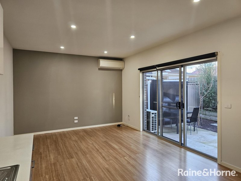 Photo - 3/38 Station Avenue, St Albans VIC 3021 - Image 6