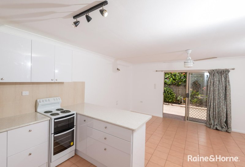 Photo - 3/39 Arlington Esplanade, Clifton Beach QLD 4879 - Image 7