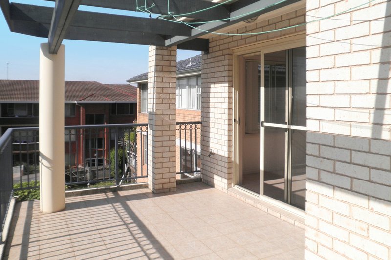 Photo - 3/39 Church Street, Wollongong NSW 2500 - Image 3