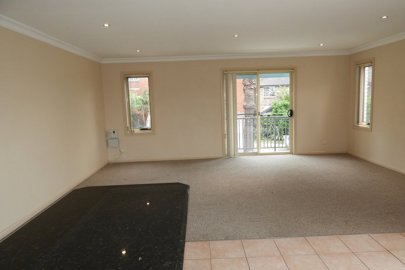 Photo - 3/39 Church Street, Wollongong NSW 2500 - Image 8