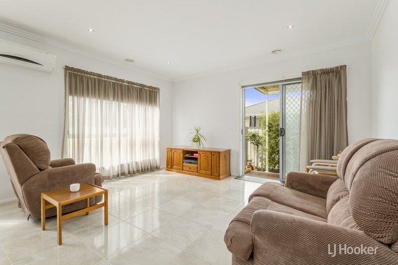 Photo - 3/39 La Rochelle Boulevard, Point Cook VIC 3030 - Image 4