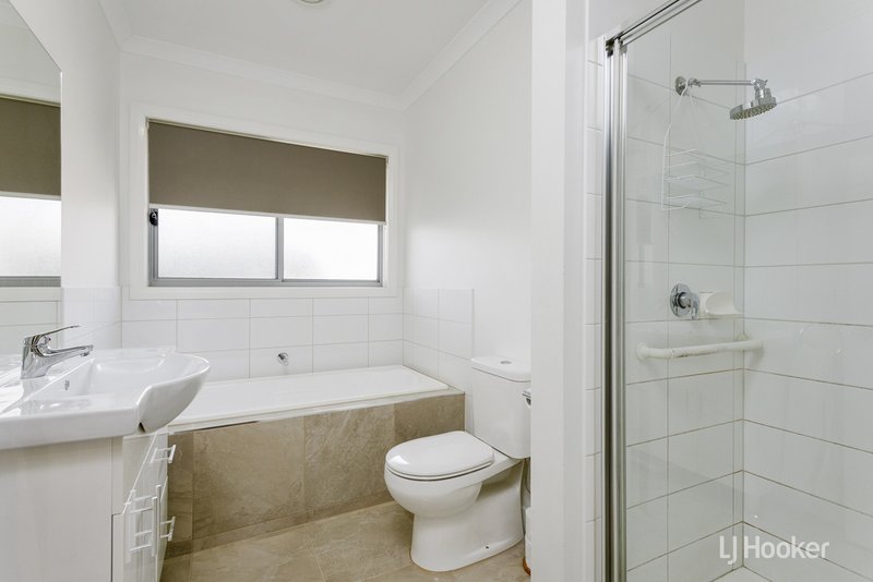 Photo - 3/39 La Rochelle Boulevard, Point Cook VIC 3030 - Image 8