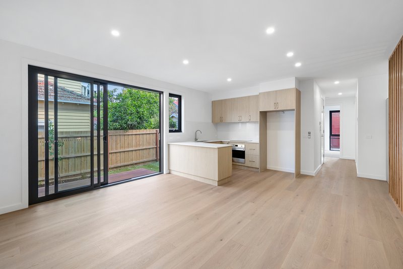 Photo - 3/39 Lees Street, Mckinnon VIC 3204 - Image 2