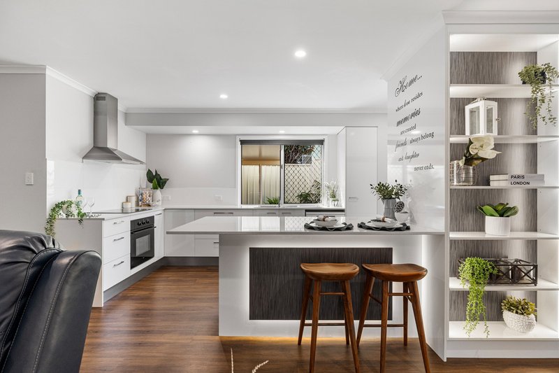 Photo - 3/390-392 Birkdale Road, Wellington Point QLD 4160 - Image 1