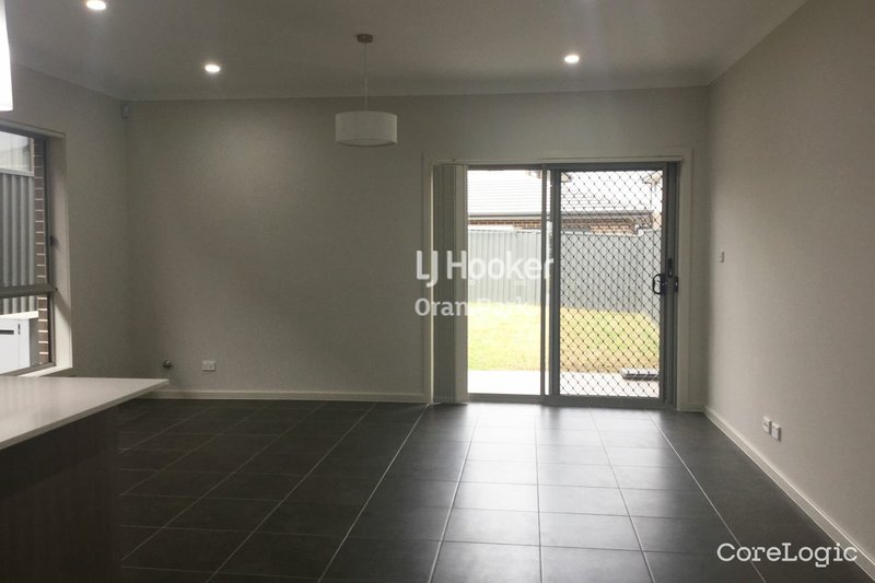 Photo - 33A Evans Street, Oran Park NSW 2570 - Image 3