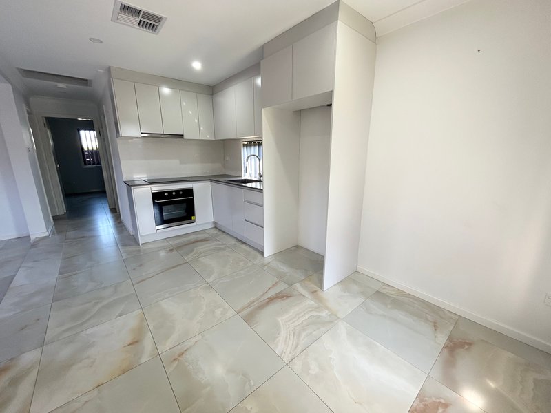 Photo - 33a Nash Street, South Penrith NSW 2750 - Image 2