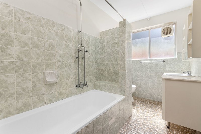 Photo - 33b Karoola Street, Narraweena NSW 2099 - Image 4