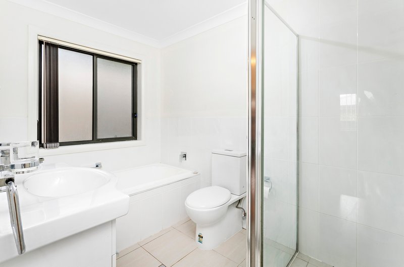 Photo - 33B Mary Davis Avenue, Koonawarra NSW 2530 - Image 5