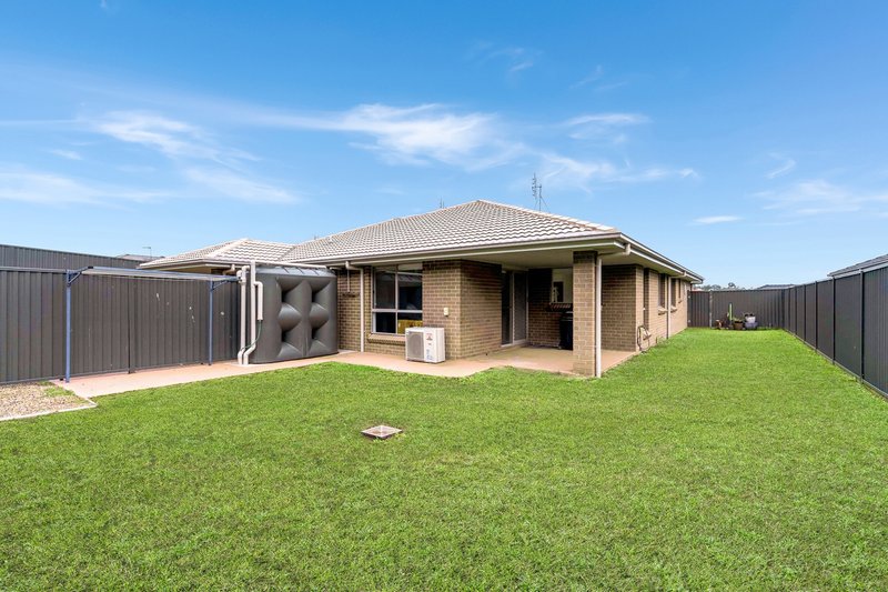 Photo - 34 & 34A Shortland Drive, Aberglasslyn NSW 2320 - Image 2