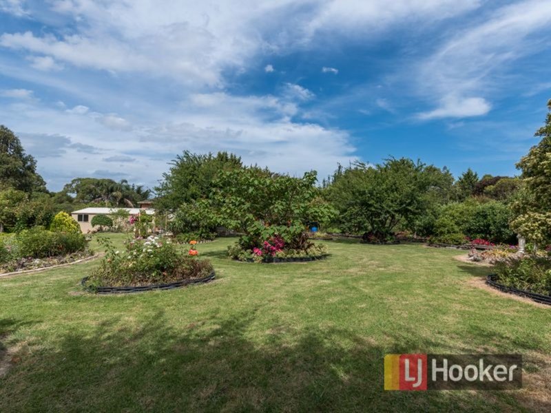 Photo - 34 - 36 Halcyon Way, Narre Warren South VIC 3805 - Image 9