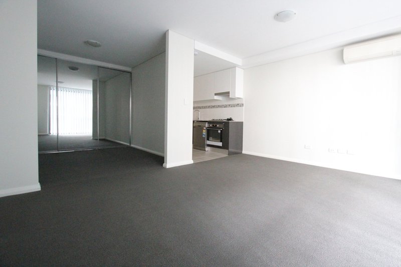 Photo - 3/4-6 Castlereagh Street, Liverpool NSW 2170 - Image 5