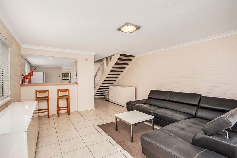 Photo - 3/4-6 Snowgum Court, Burleigh Waters QLD 4220 - Image 3