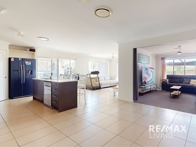 Photo - 34 Adelaide Drive, Caboolture South QLD 4510 - Image 7