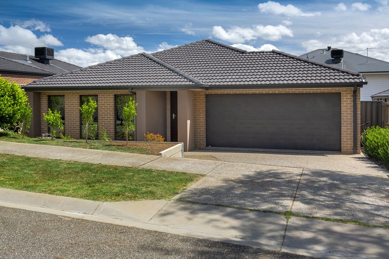 Photo - 34 Almondsbury Avenue, Berwick VIC 3806 - Image 2