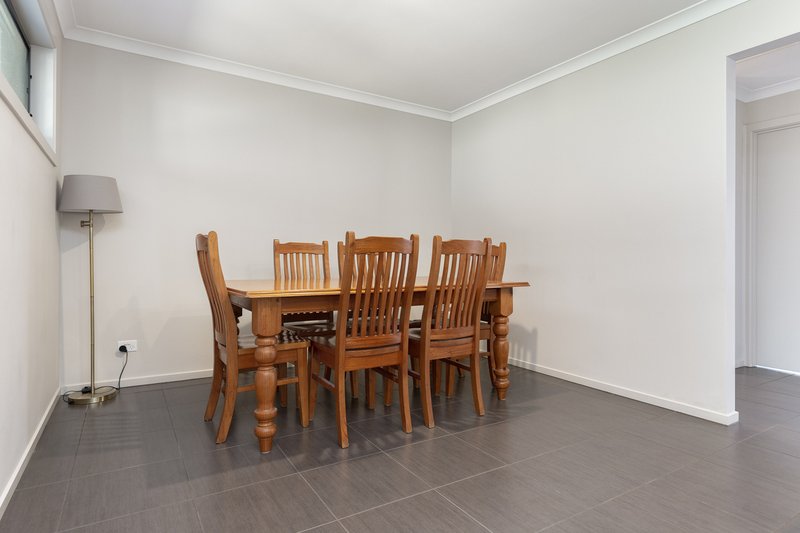 Photo - 34 Almondsbury Avenue, Berwick VIC 3806 - Image 5