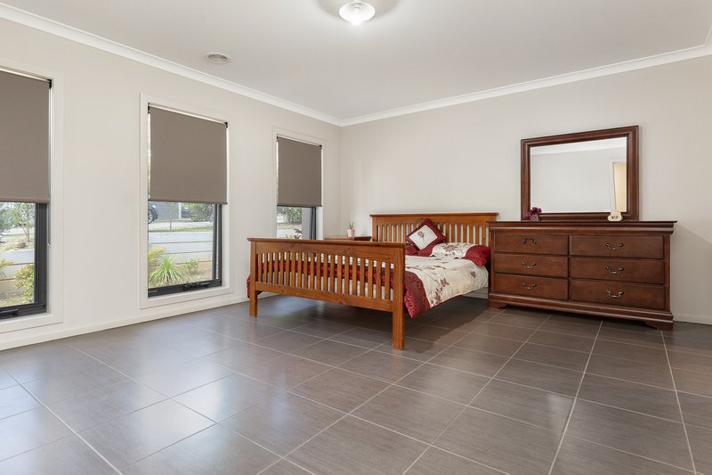 Photo - 34 Almondsbury Avenue, Berwick VIC 3806 - Image 10